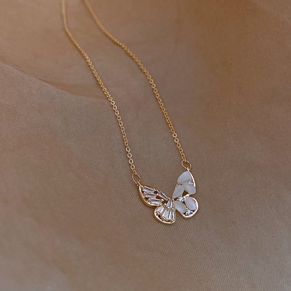 GOLICC Golden Butterfly Necklace - Picture 4 of 11